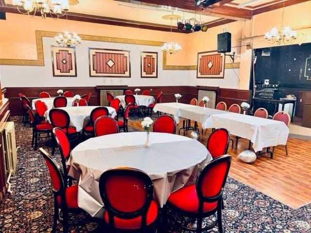 Sneyd Arms Hotel Tunstall Chatterley Esterno foto